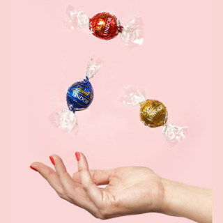 Shop for up to $20 off LINDOR truffles! Choose your favourites from over 20 flavours today.*
